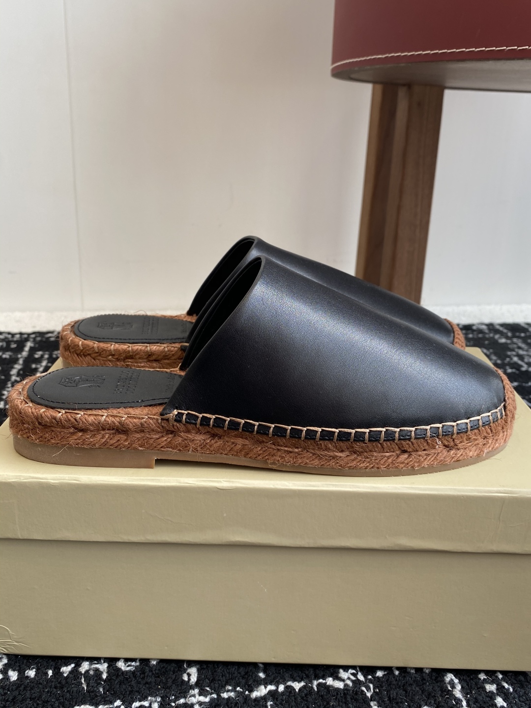 
brunello cucinelli 25ss 春夏新款 渔夫鞋 BC经典 半拖

制作工艺相当麻烦，