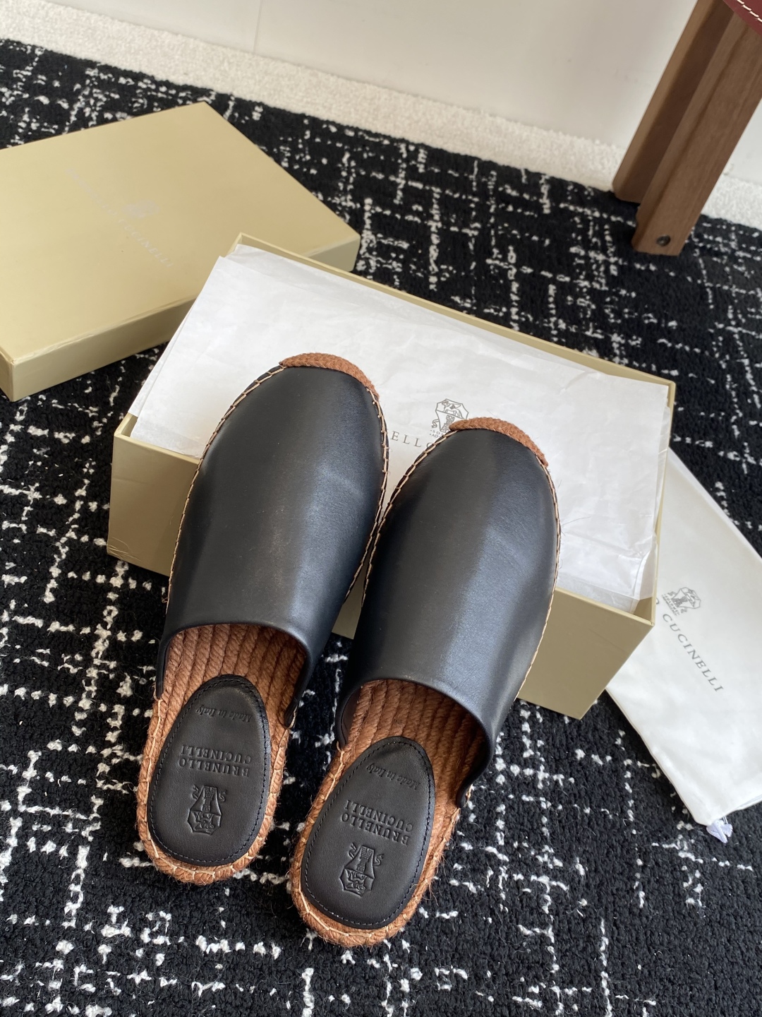 
brunello cucinelli 25ss 春夏新款 渔夫鞋 BC经典 半拖

制作工艺相当麻烦，