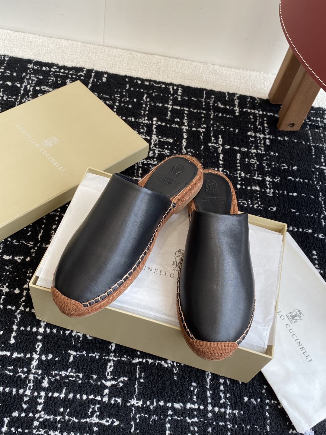 
brunello cucinelli 25ss 春夏新款 渔夫鞋 BC经典 半拖

制作工艺相当麻烦，