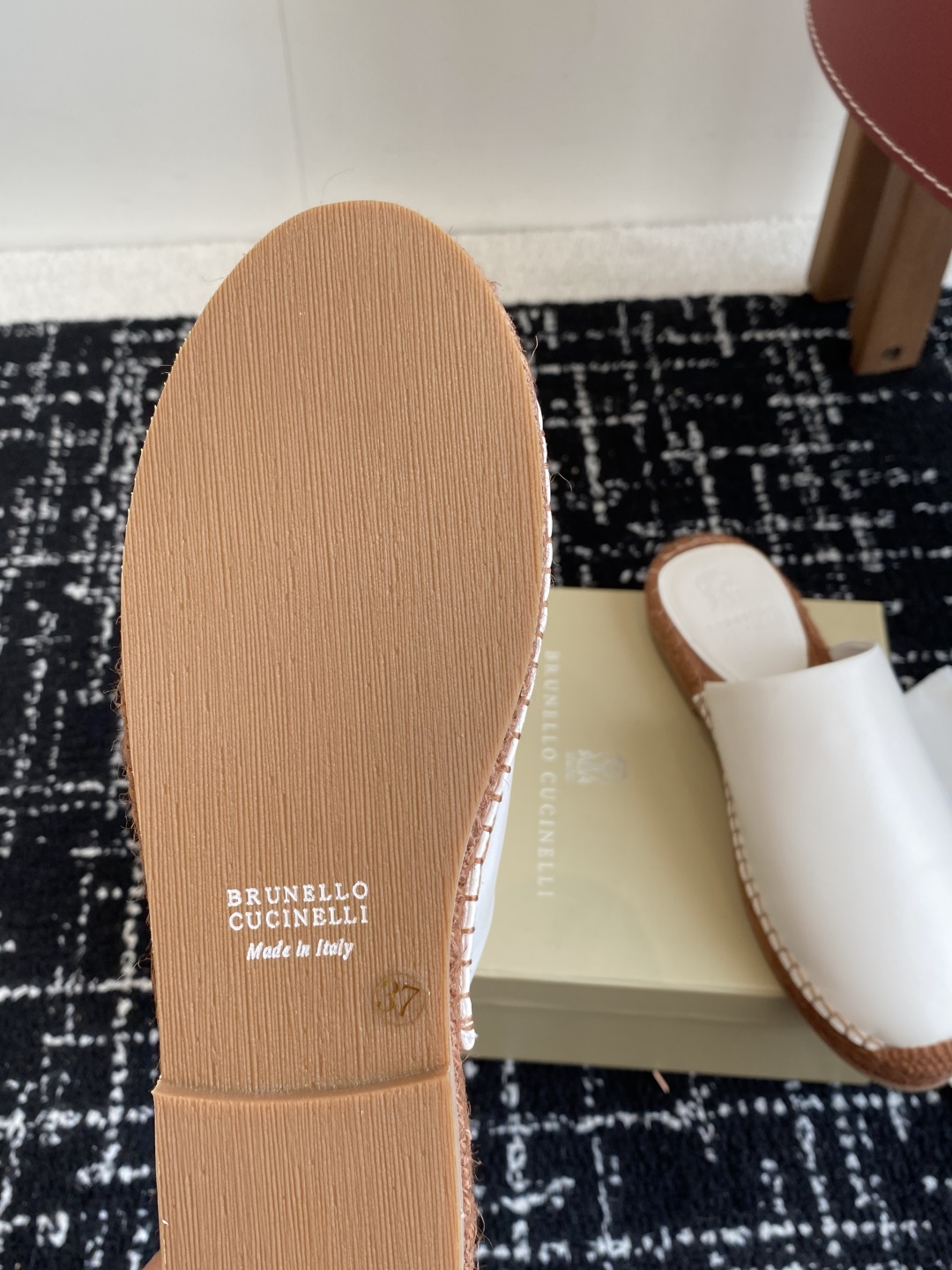 
brunello cucinelli 25ss 春夏新款 渔夫鞋 BC经典 半拖

制作工艺相当麻烦，
