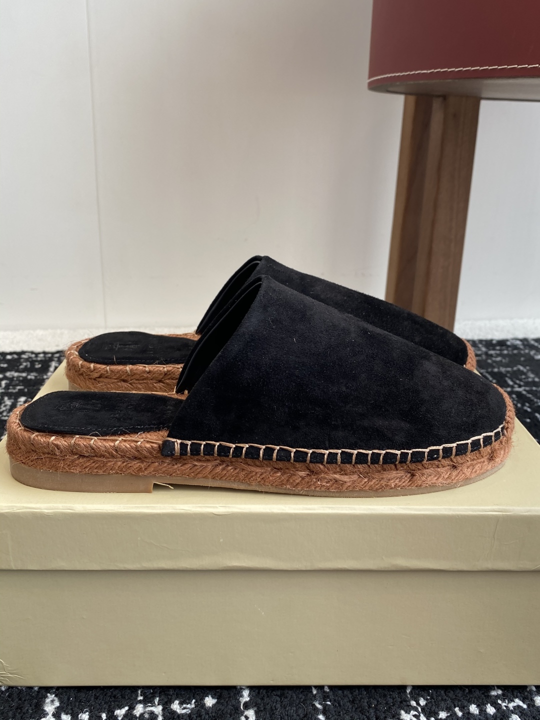 
brunello cucinelli 25ss 春夏新款 渔夫鞋 BC经典 半拖

制作工艺相当麻烦，