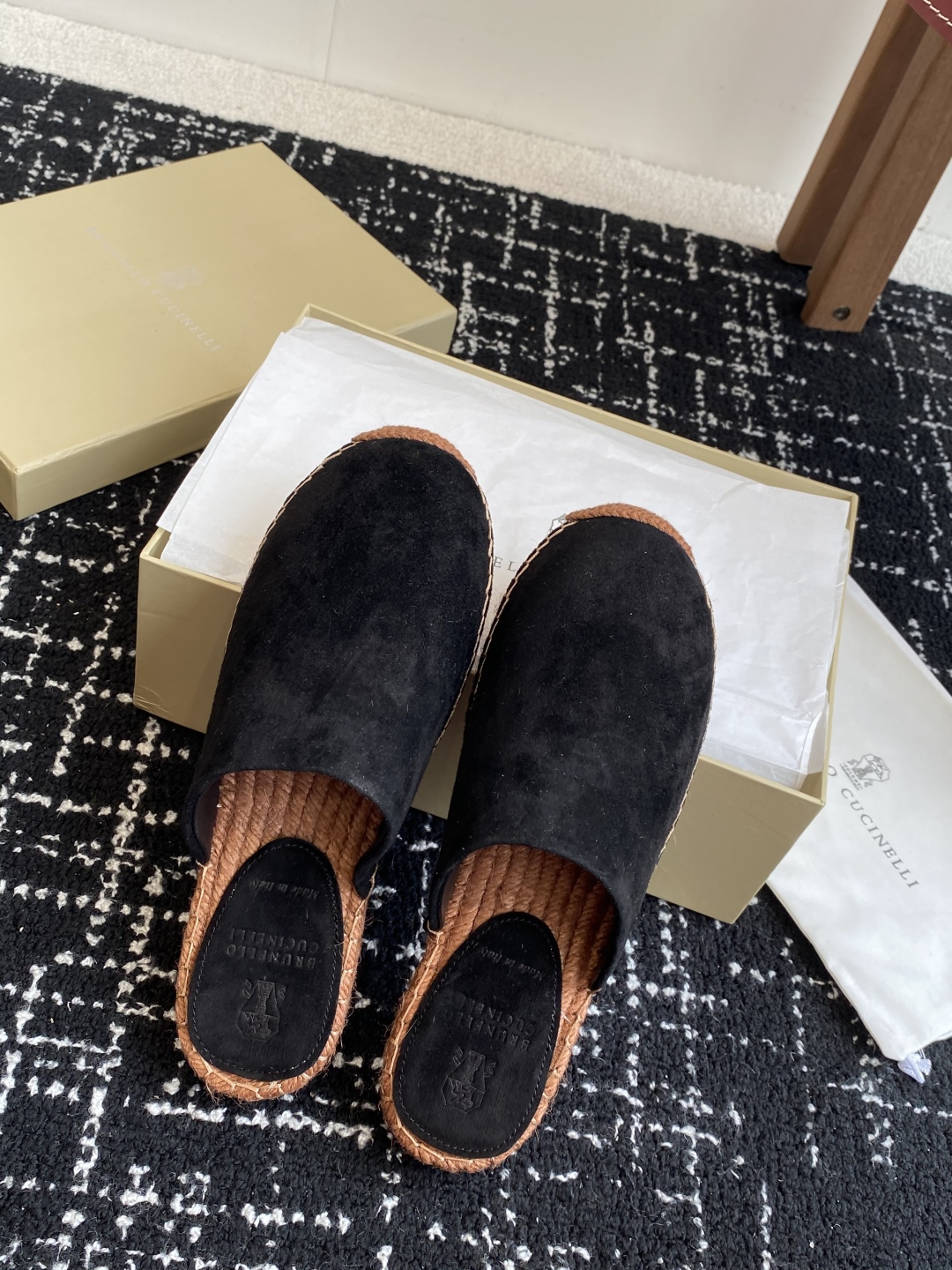 
brunello cucinelli 25ss 春夏新款 渔夫鞋 BC经典 半拖

制作工艺相当麻烦，