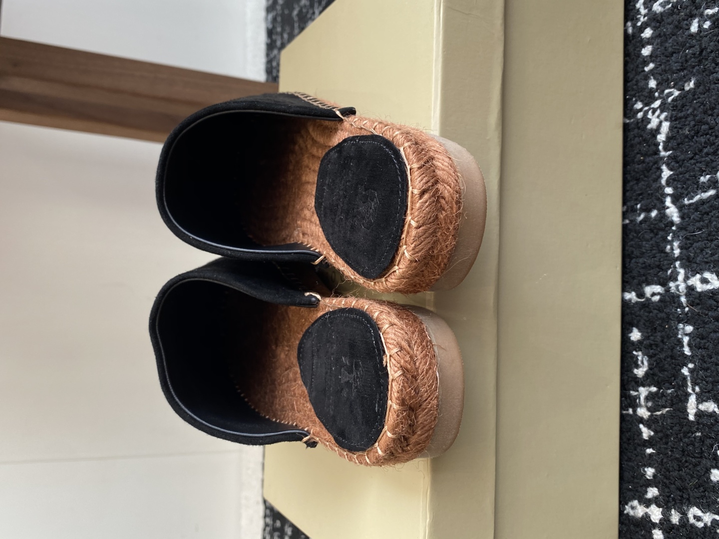 
brunello cucinelli 25ss 春夏新款 渔夫鞋 BC经典 半拖

制作工艺相当麻烦，