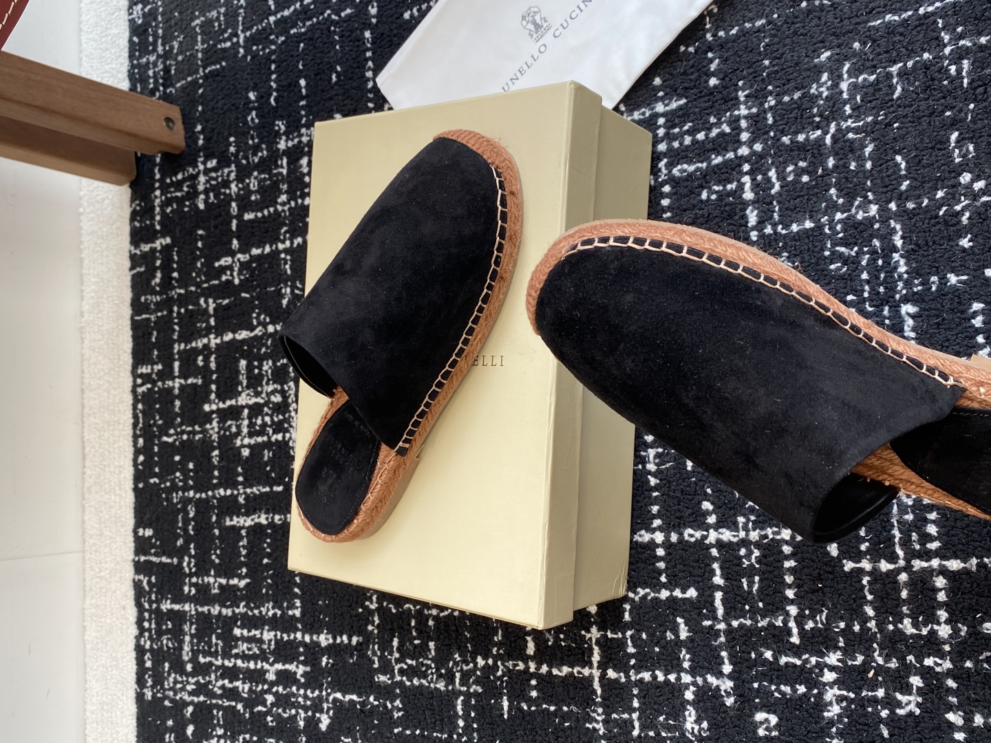 
brunello cucinelli 25ss 春夏新款 渔夫鞋 BC经典 半拖

制作工艺相当麻烦，