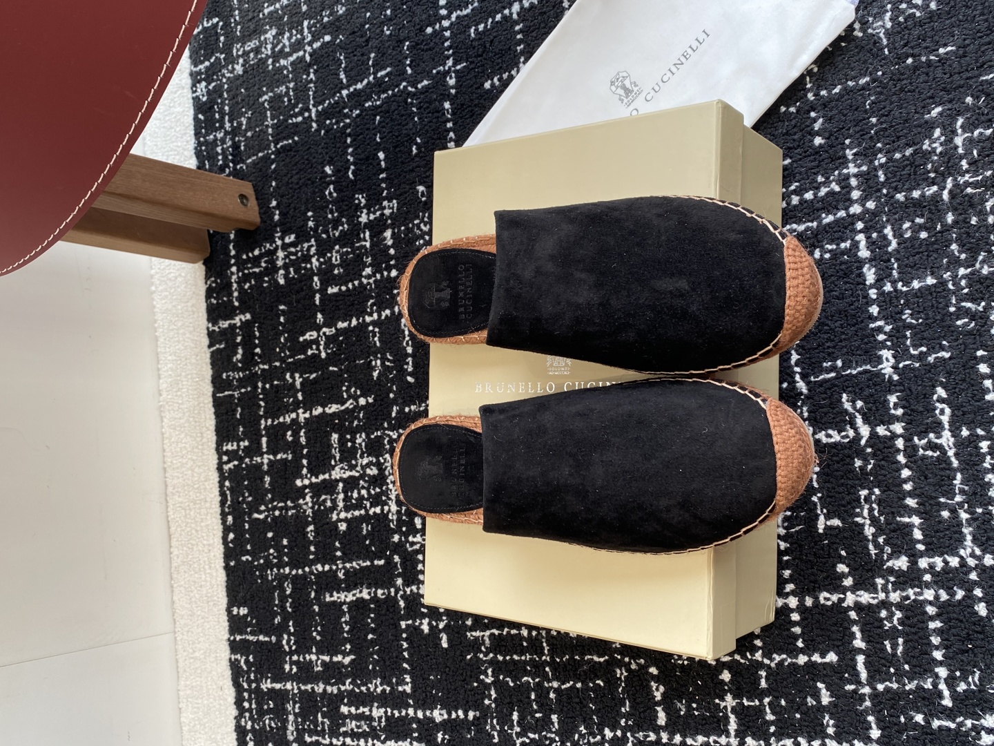 
brunello cucinelli 25ss 春夏新款 渔夫鞋 BC经典 半拖

制作工艺相当麻烦，