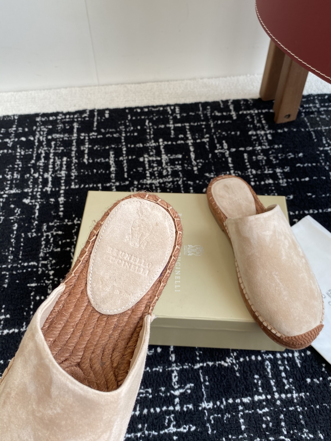 
brunello cucinelli 25ss 春夏新款 渔夫鞋 BC经典 半拖

制作工艺相当麻烦，