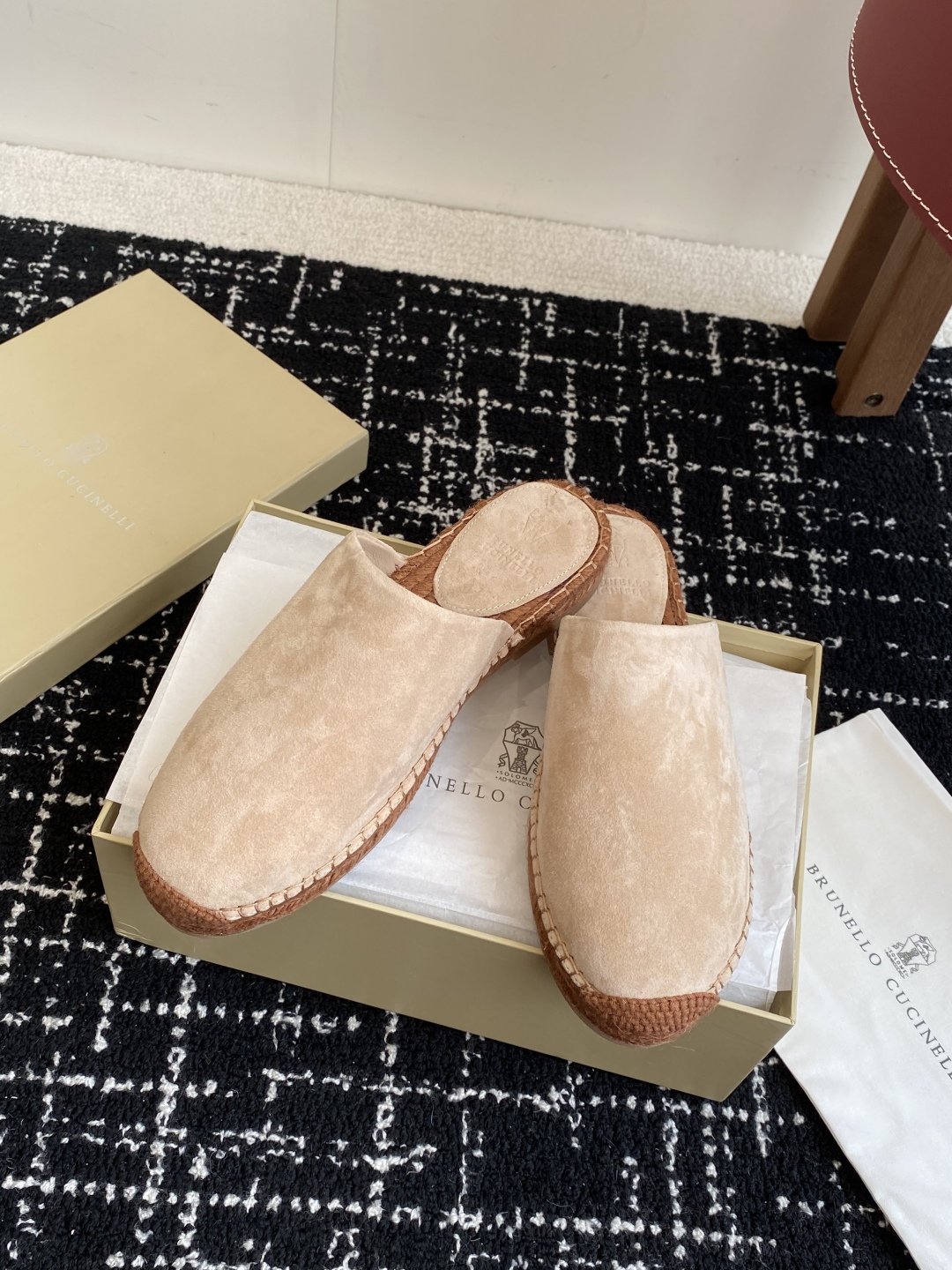 
brunello cucinelli 25ss 春夏新款 渔夫鞋 BC经典 半拖

制作工艺相当麻烦，