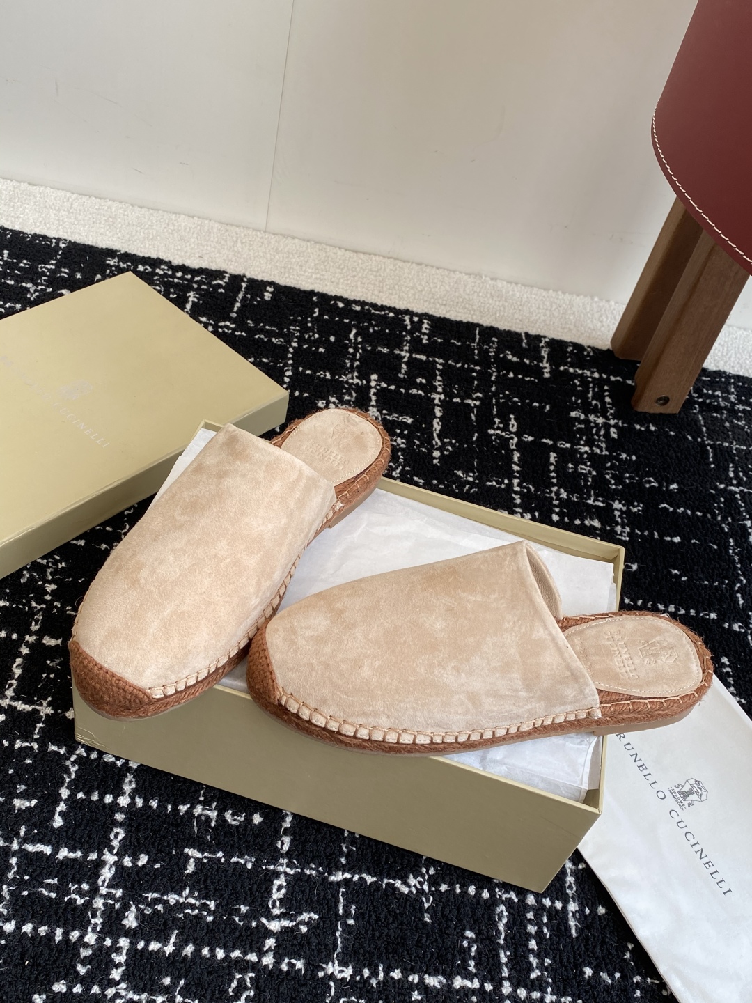 
brunello cucinelli 25ss 春夏新款 渔夫鞋 BC经典 半拖

制作工艺相当麻烦，