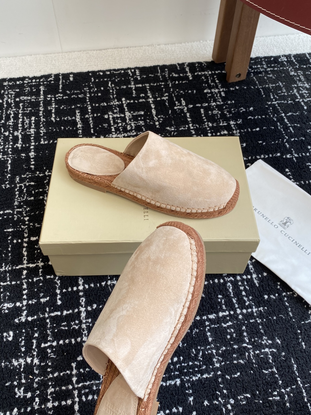 
brunello cucinelli 25ss 春夏新款 渔夫鞋 BC经典 半拖

制作工艺相当麻烦，