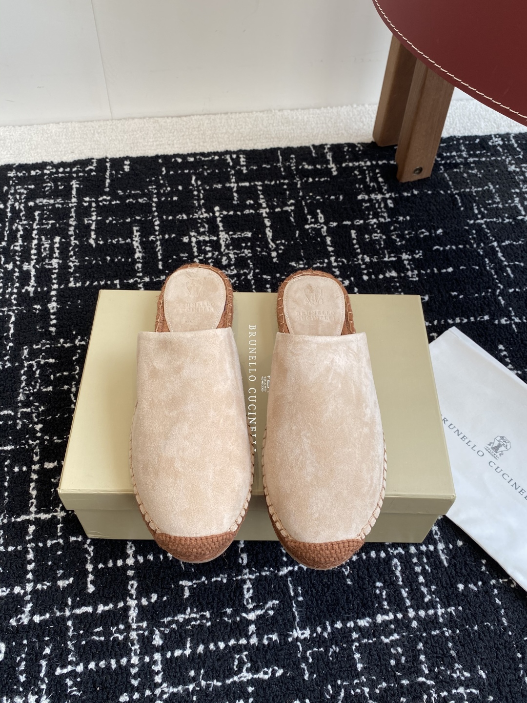 
brunello cucinelli 25ss 春夏新款 渔夫鞋 BC经典 半拖

制作工艺相当麻烦，