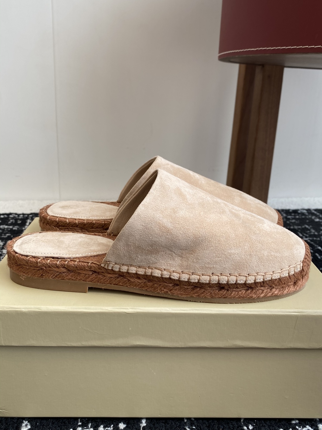 
brunello cucinelli 25ss 春夏新款 渔夫鞋 BC经典 半拖

制作工艺相当麻烦，