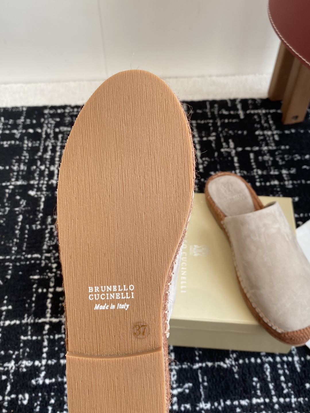 
brunello cucinelli 25ss 春夏新款 渔夫鞋 BC经典 半拖

制作工艺相当麻烦，
