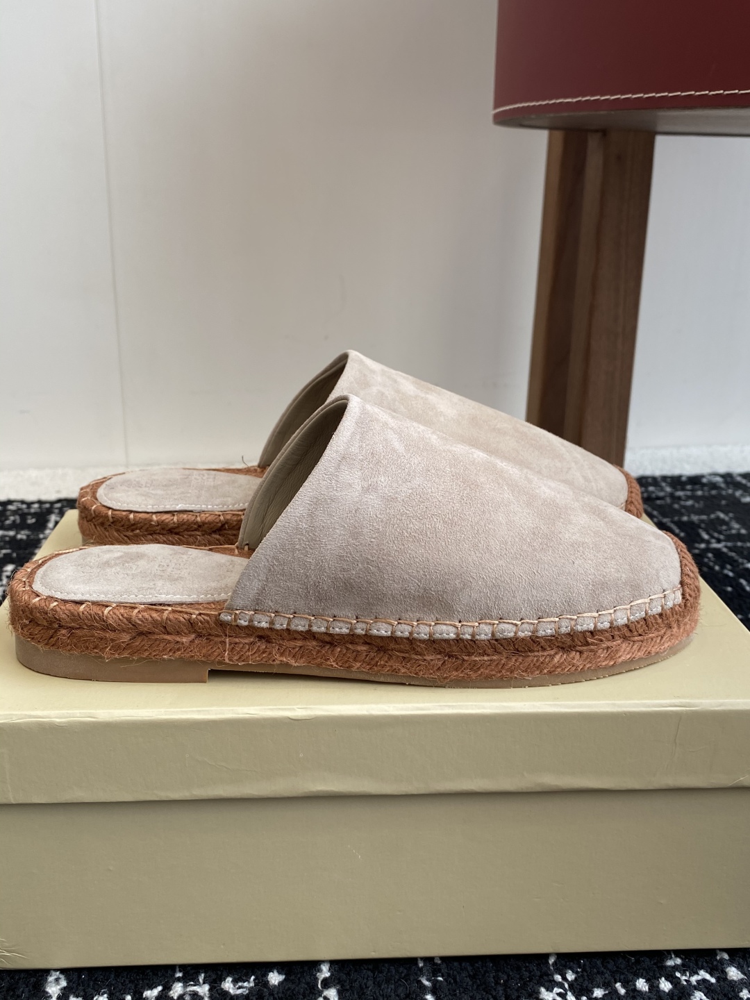 
brunello cucinelli 25ss 春夏新款 渔夫鞋 BC经典 半拖

制作工艺相当麻烦，