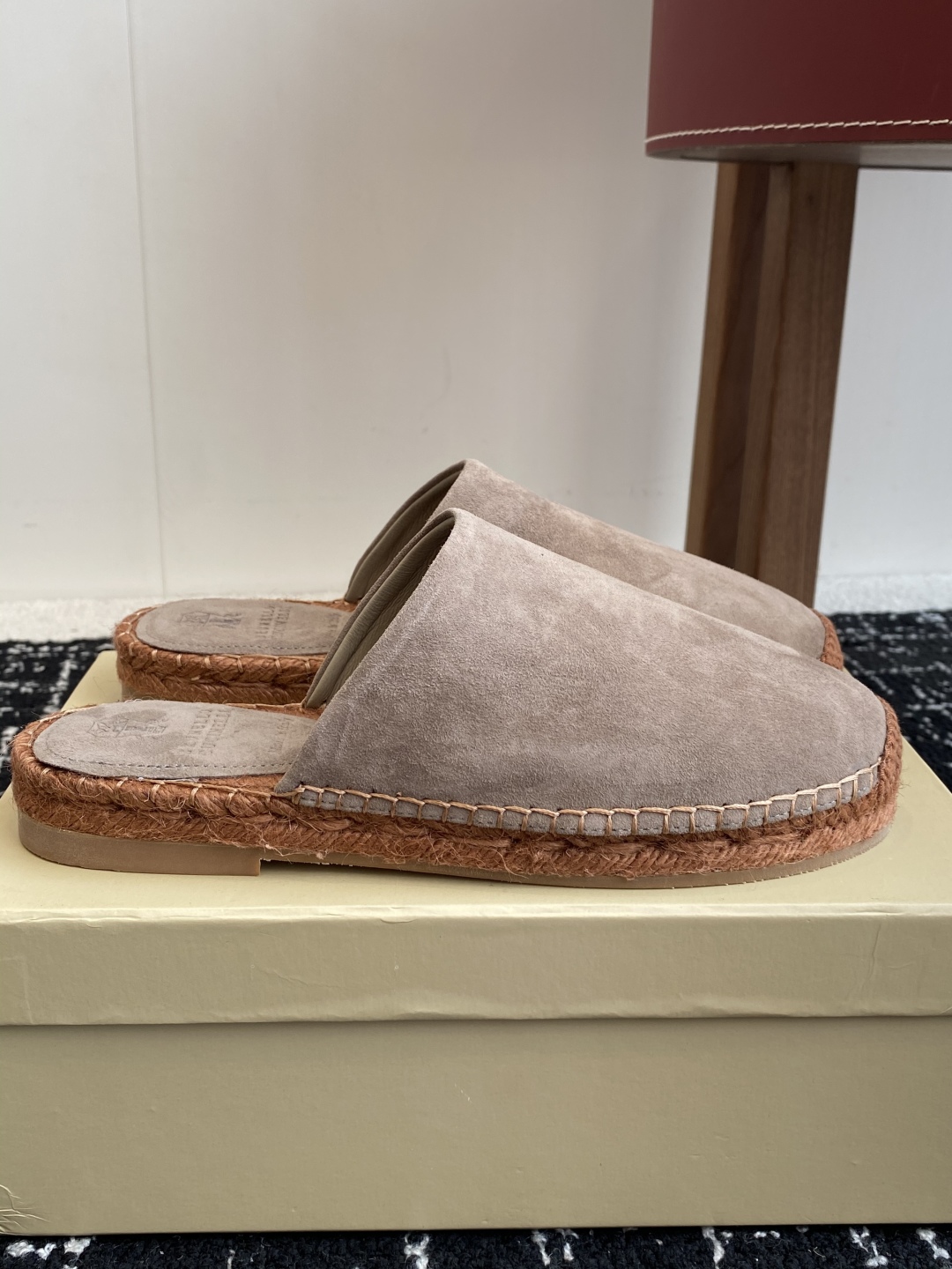 
brunello cucinelli 25ss 春夏新款 渔夫鞋 BC经典 半拖

制作工艺相当麻烦，