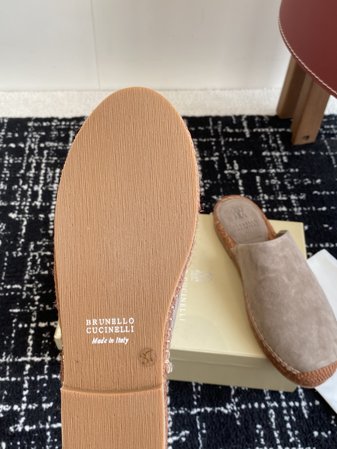 
brunello cucinelli 25ss 春夏新款 渔夫鞋 BC经典 半拖

制作工艺相当麻烦，
