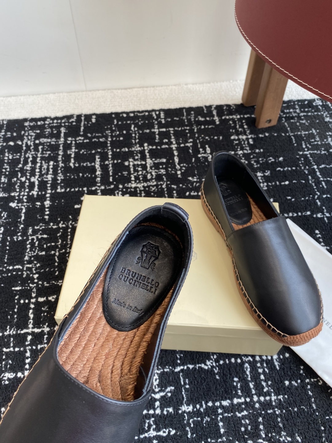 
brunello cucinelli 25ss 春夏新款 渔夫鞋 BC经典 半拖

制作工艺相当麻烦，