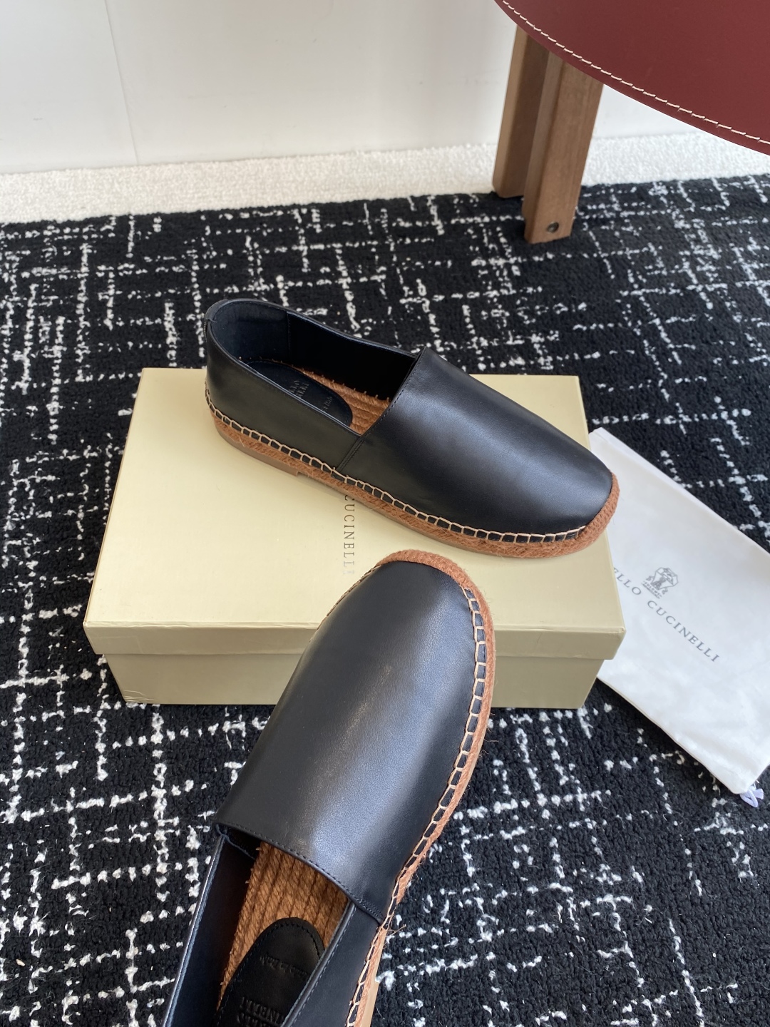 
brunello cucinelli 25ss 春夏新款 渔夫鞋 BC经典 半拖

制作工艺相当麻烦，