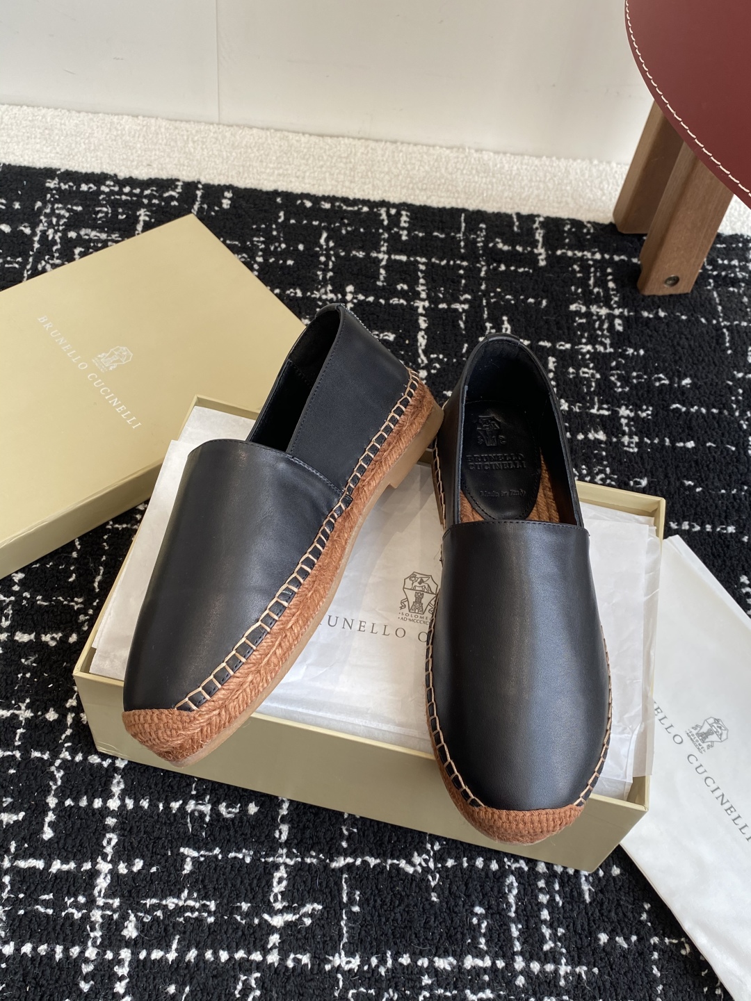 
brunello cucinelli 25ss 春夏新款 渔夫鞋 BC经典 半拖

制作工艺相当麻烦，