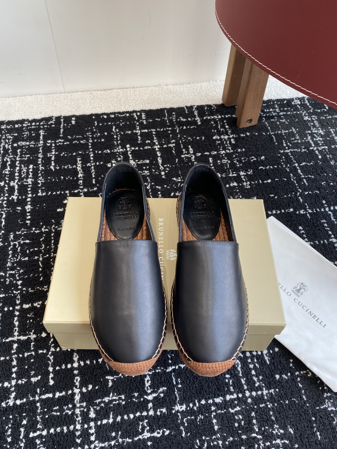 
brunello cucinelli 25ss 春夏新款 渔夫鞋 BC经典 半拖

制作工艺相当麻烦，