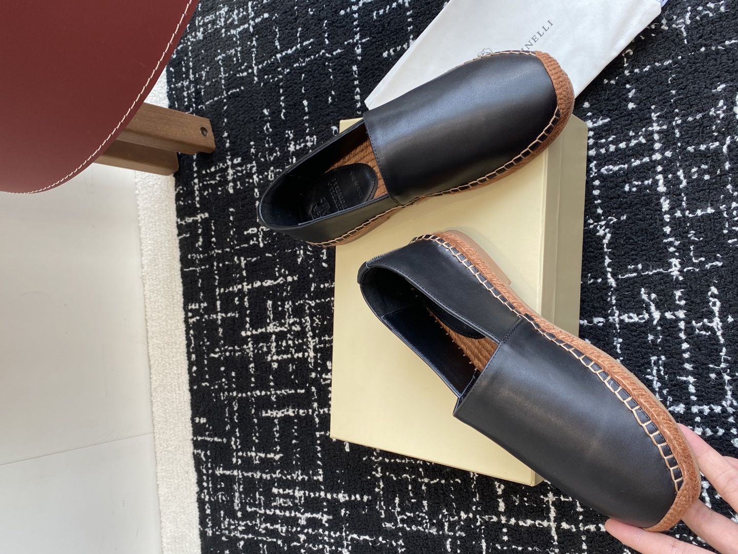 
brunello cucinelli 25ss 春夏新款 渔夫鞋 BC经典 半拖

制作工艺相当麻烦，
