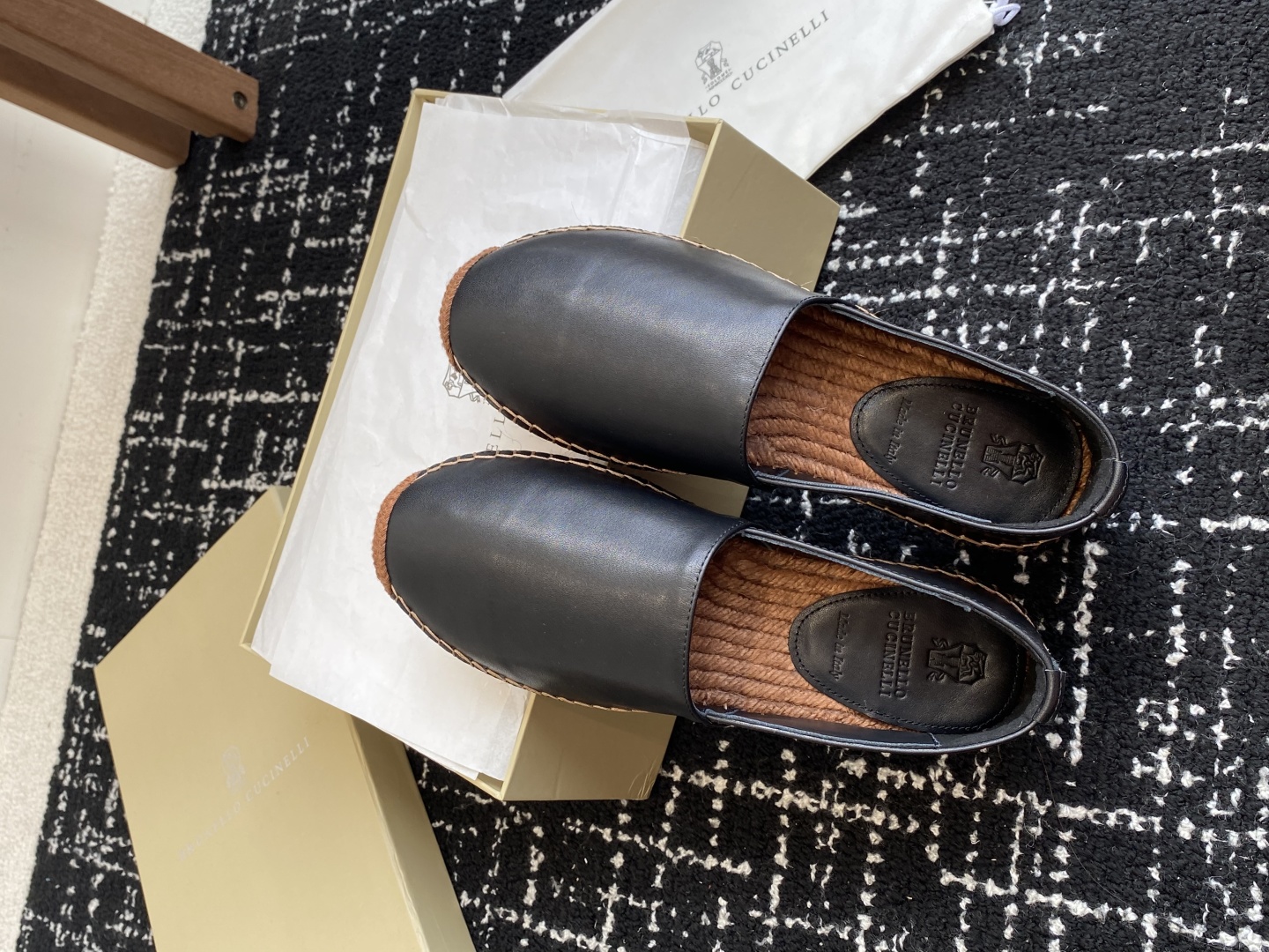 
brunello cucinelli 25ss 春夏新款 渔夫鞋 BC经典 半拖

制作工艺相当麻烦，