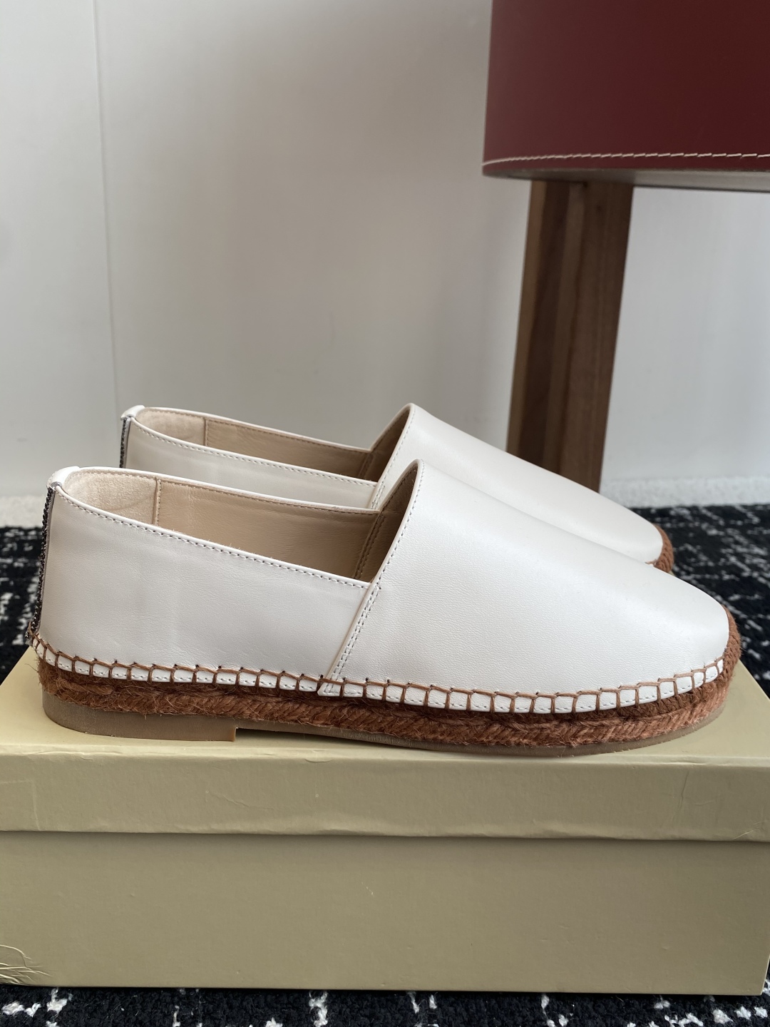 
brunello cucinelli 25ss 春夏新款 渔夫鞋 BC经典 半拖

制作工艺相当麻烦，