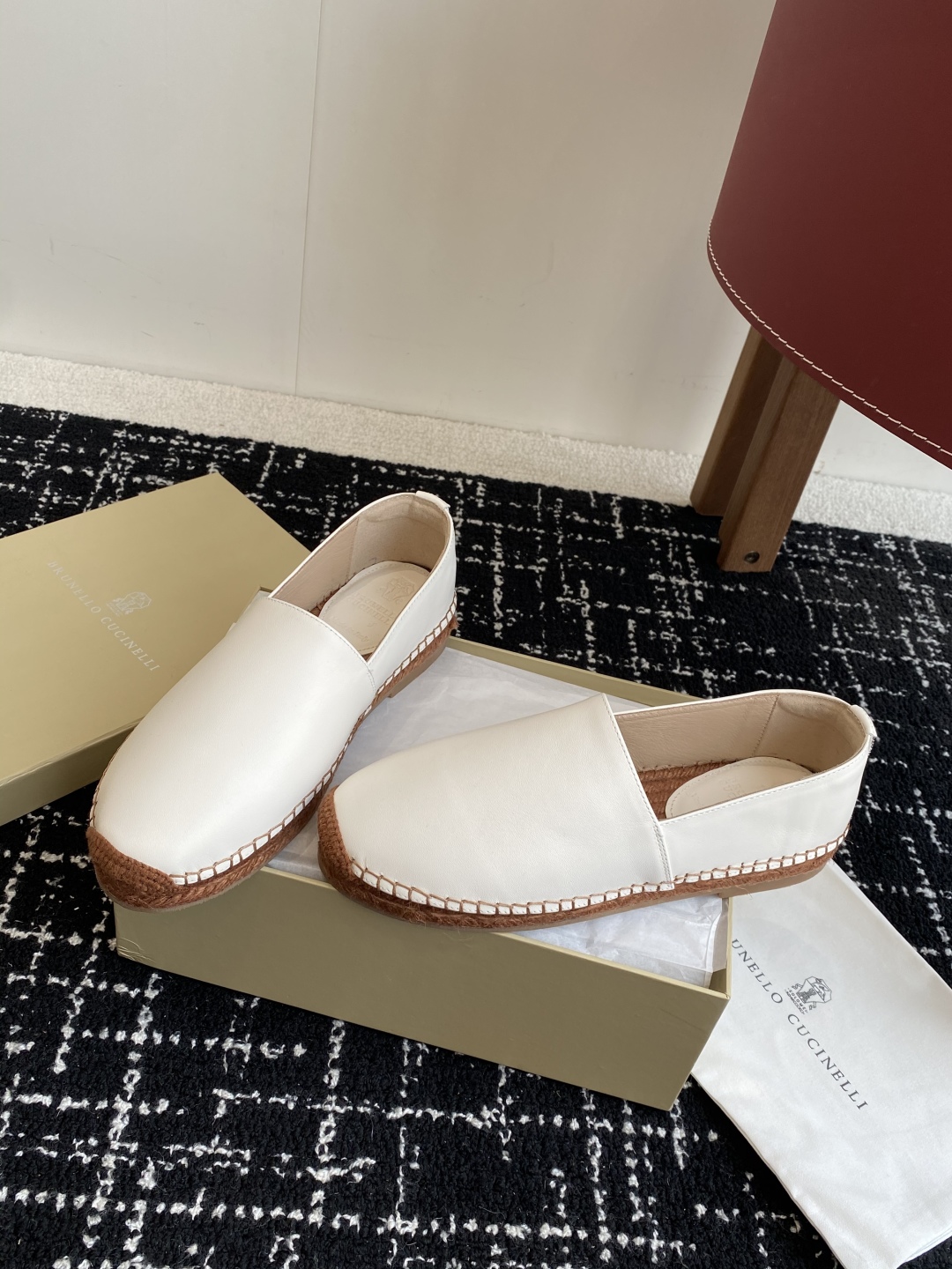 
brunello cucinelli 25ss 春夏新款 渔夫鞋 BC经典 半拖

制作工艺相当麻烦，