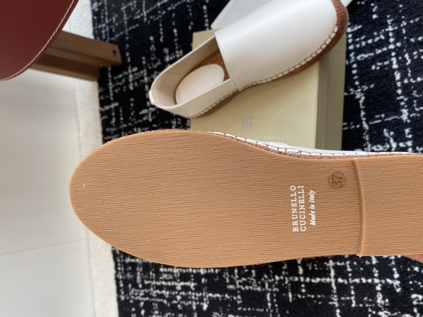 
brunello cucinelli 25ss 春夏新款 渔夫鞋 BC经典 半拖

制作工艺相当麻烦，