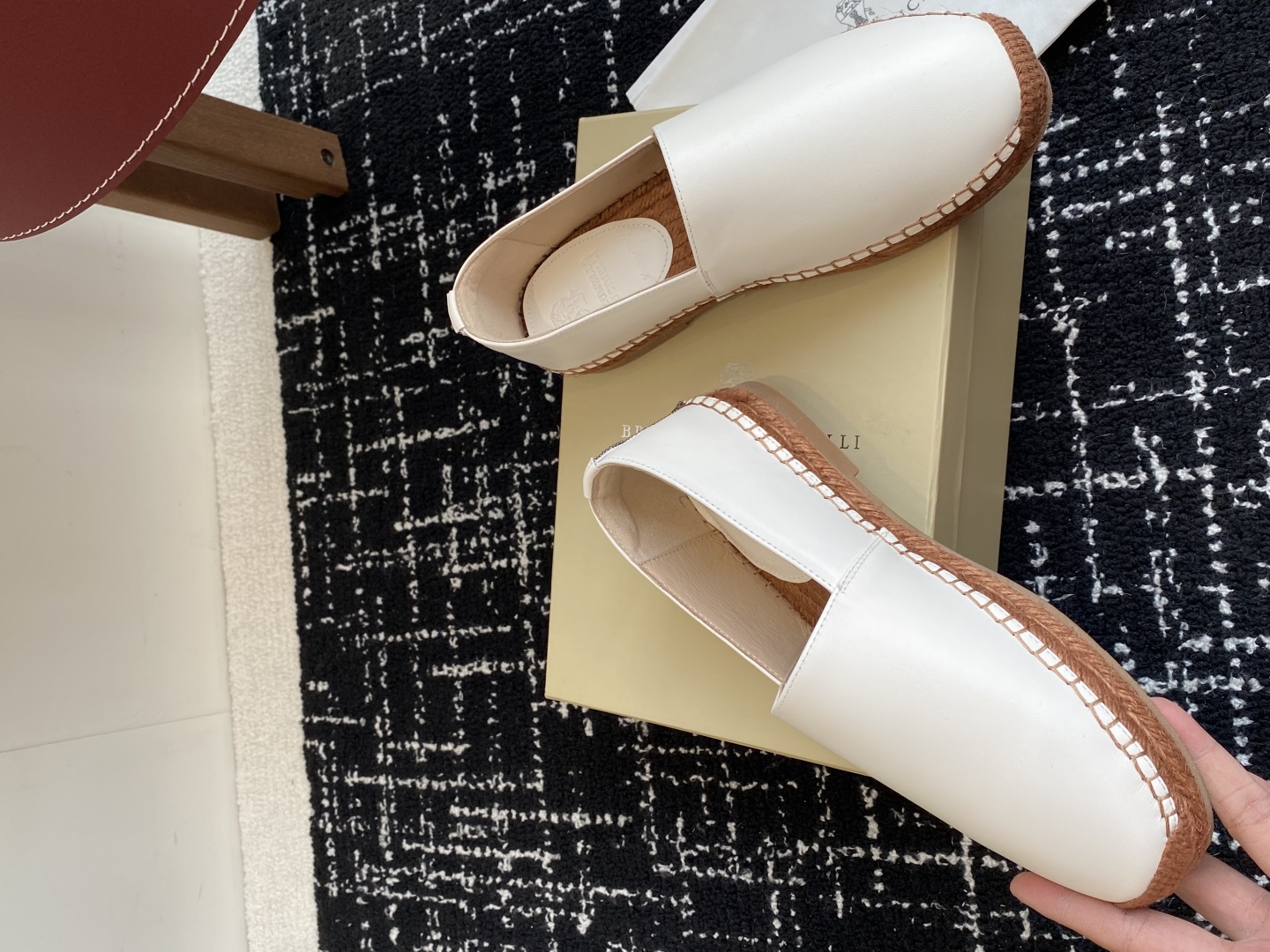 
brunello cucinelli 25ss 春夏新款 渔夫鞋 BC经典 半拖

制作工艺相当麻烦，