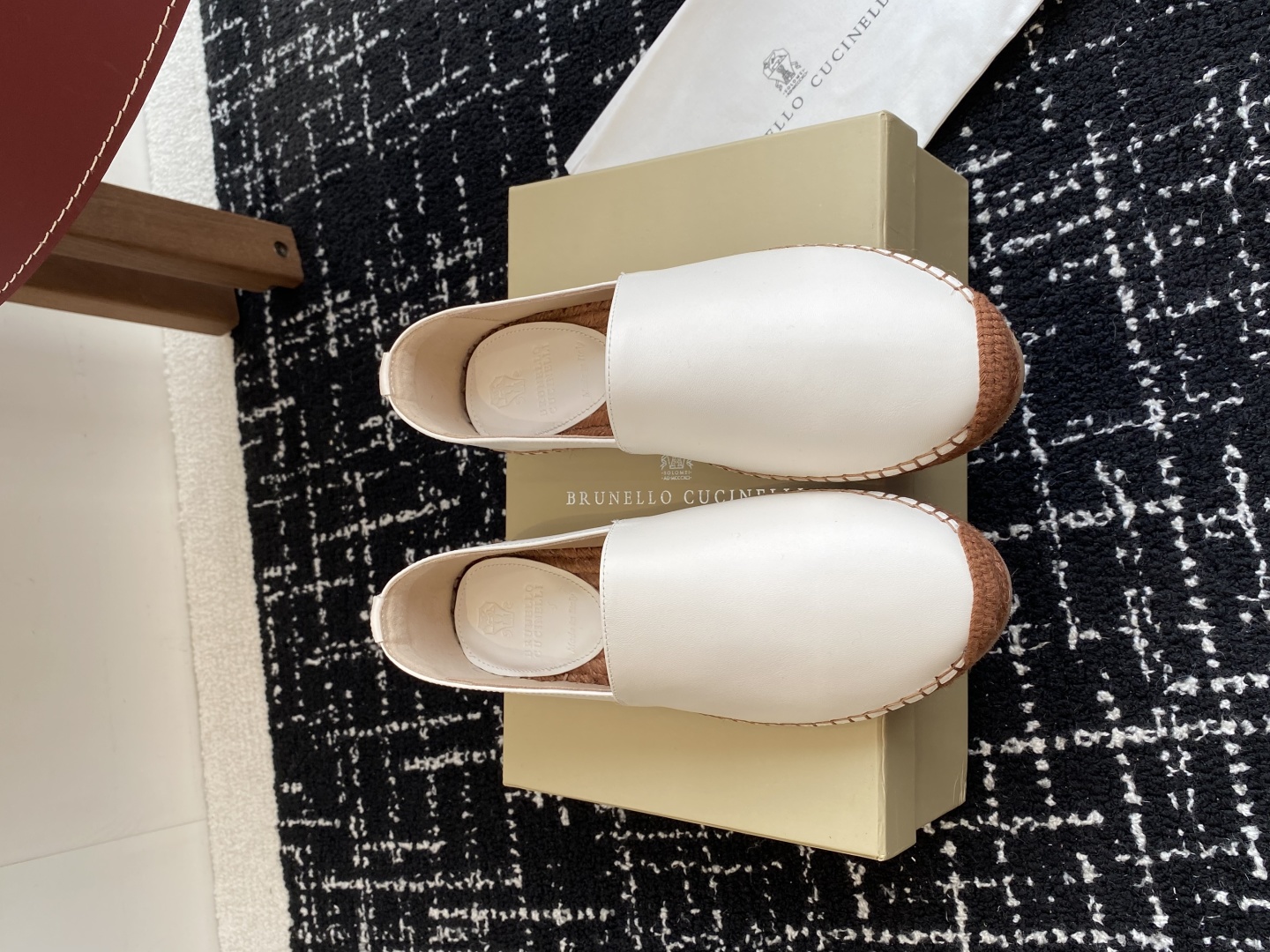 
brunello cucinelli 25ss 春夏新款 渔夫鞋 BC经典 半拖

制作工艺相当麻烦，