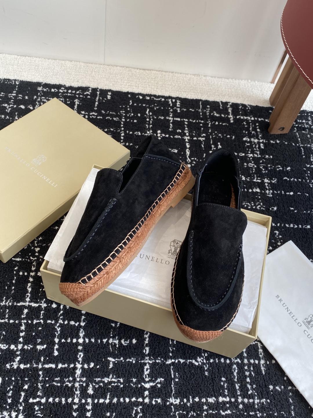 
brunello cucinelli 25ss 春夏新款 渔夫鞋 BC经典 半拖

制作工艺相当麻烦，