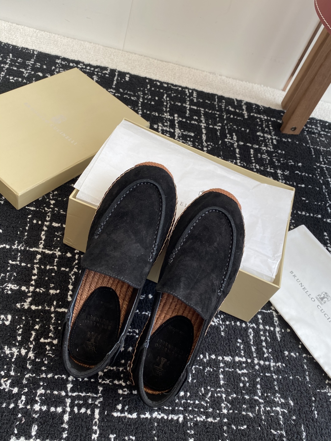 
brunello cucinelli 25ss 春夏新款 渔夫鞋 BC经典 半拖

制作工艺相当麻烦，
