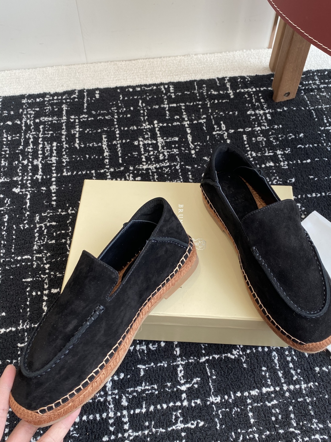 
brunello cucinelli 25ss 春夏新款 渔夫鞋 BC经典 半拖

制作工艺相当麻烦，