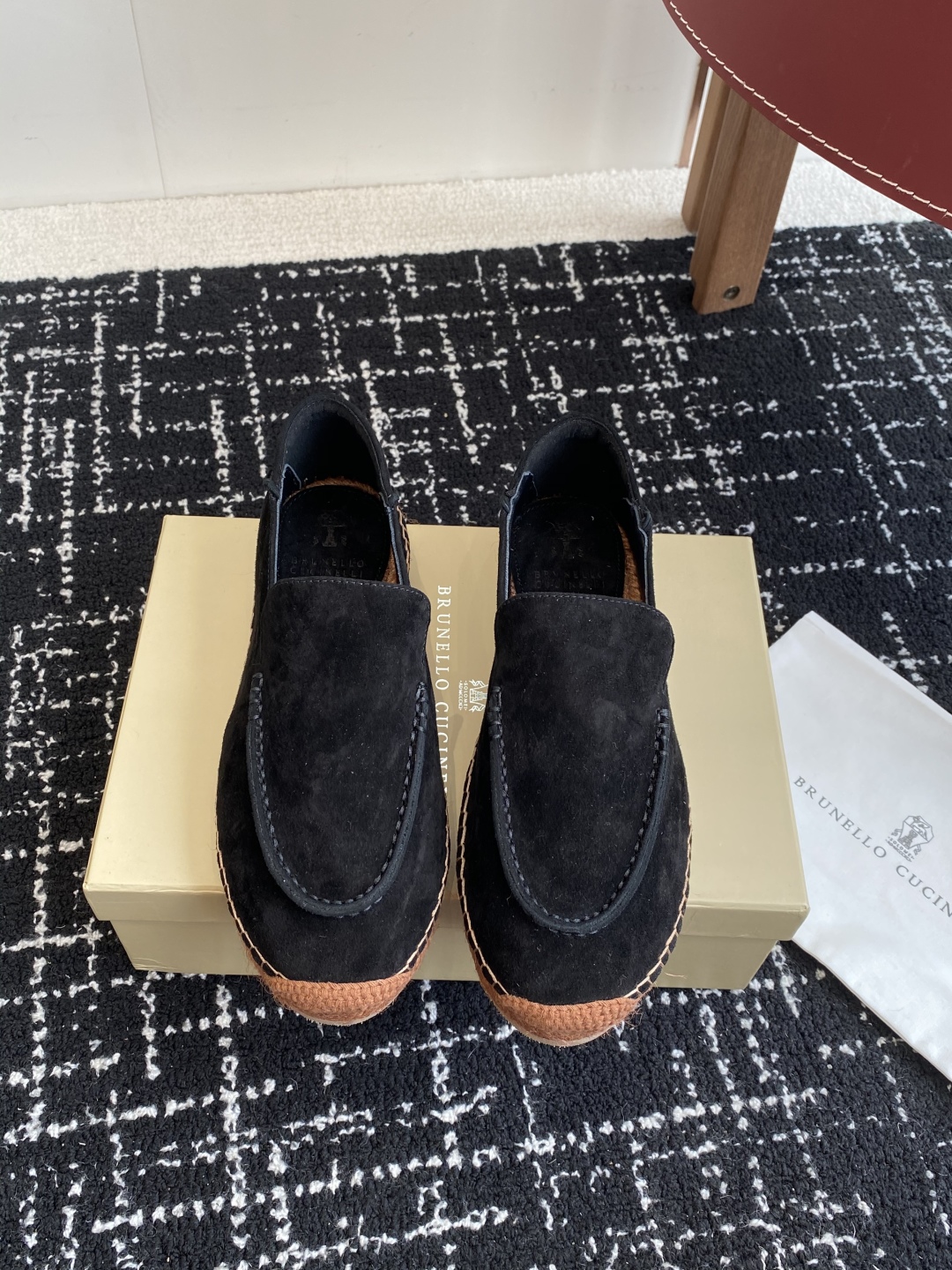 
brunello cucinelli 25ss 春夏新款 渔夫鞋 BC经典 半拖

制作工艺相当麻烦，