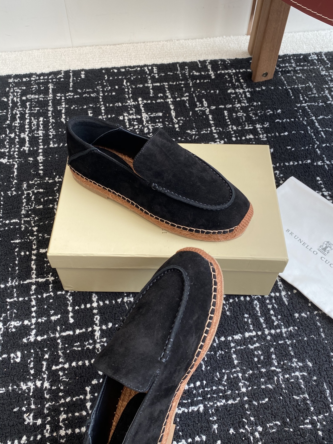 
brunello cucinelli 25ss 春夏新款 渔夫鞋 BC经典 半拖

制作工艺相当麻烦，