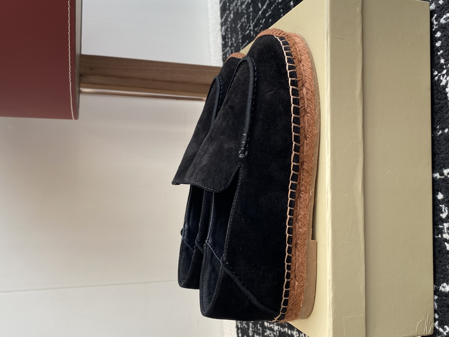 
brunello cucinelli 25ss 春夏新款 渔夫鞋 BC经典 半拖

制作工艺相当麻烦，