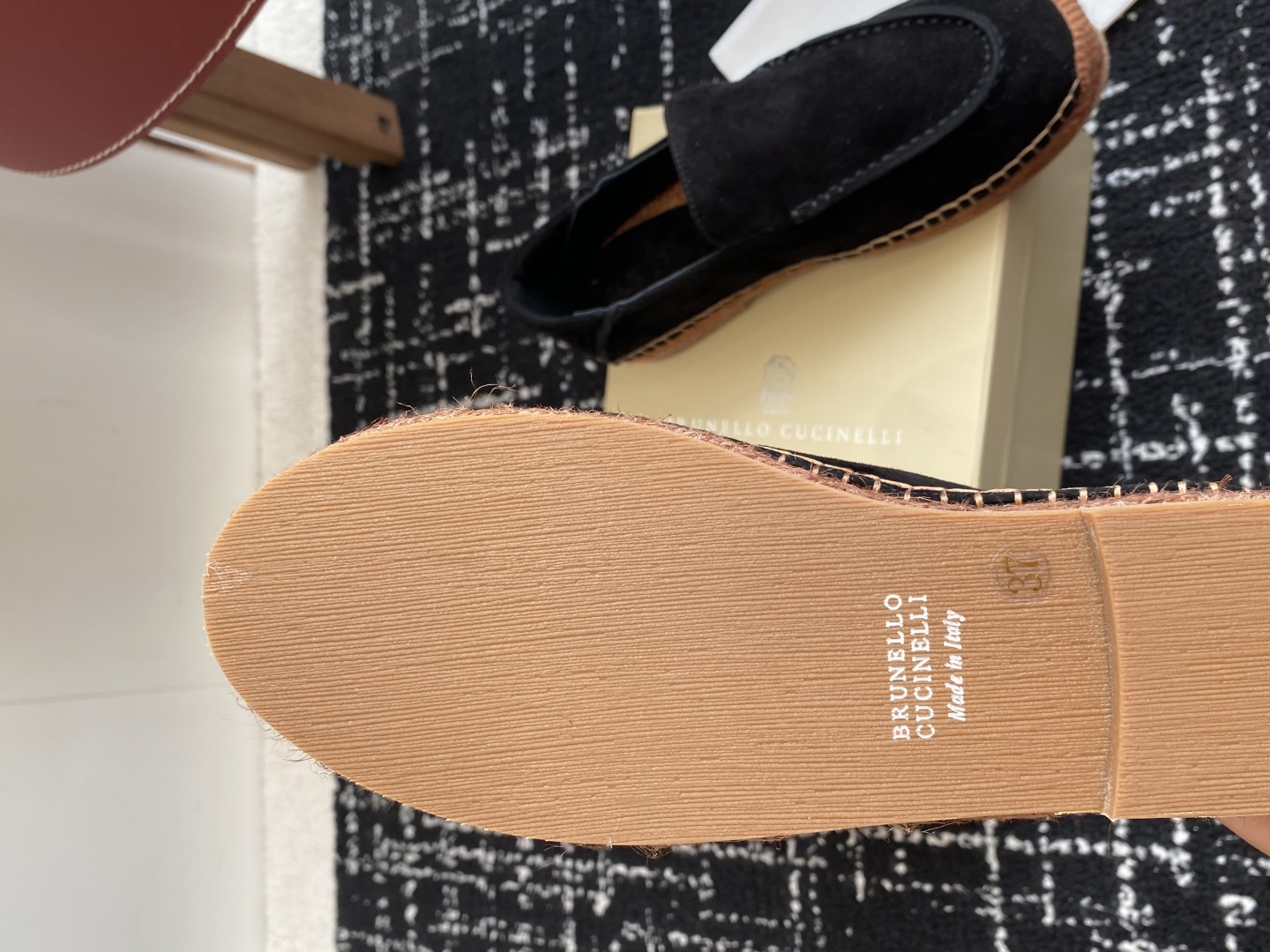 
brunello cucinelli 25ss 春夏新款 渔夫鞋 BC经典 半拖

制作工艺相当麻烦，