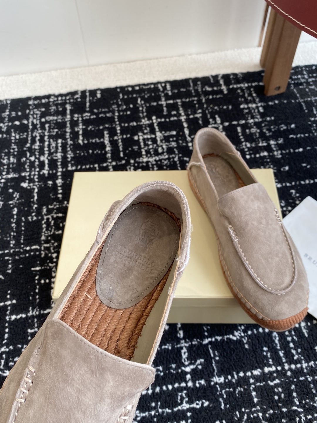 
brunello cucinelli 25ss 春夏新款 渔夫鞋 BC经典 半拖

制作工艺相当麻烦，
