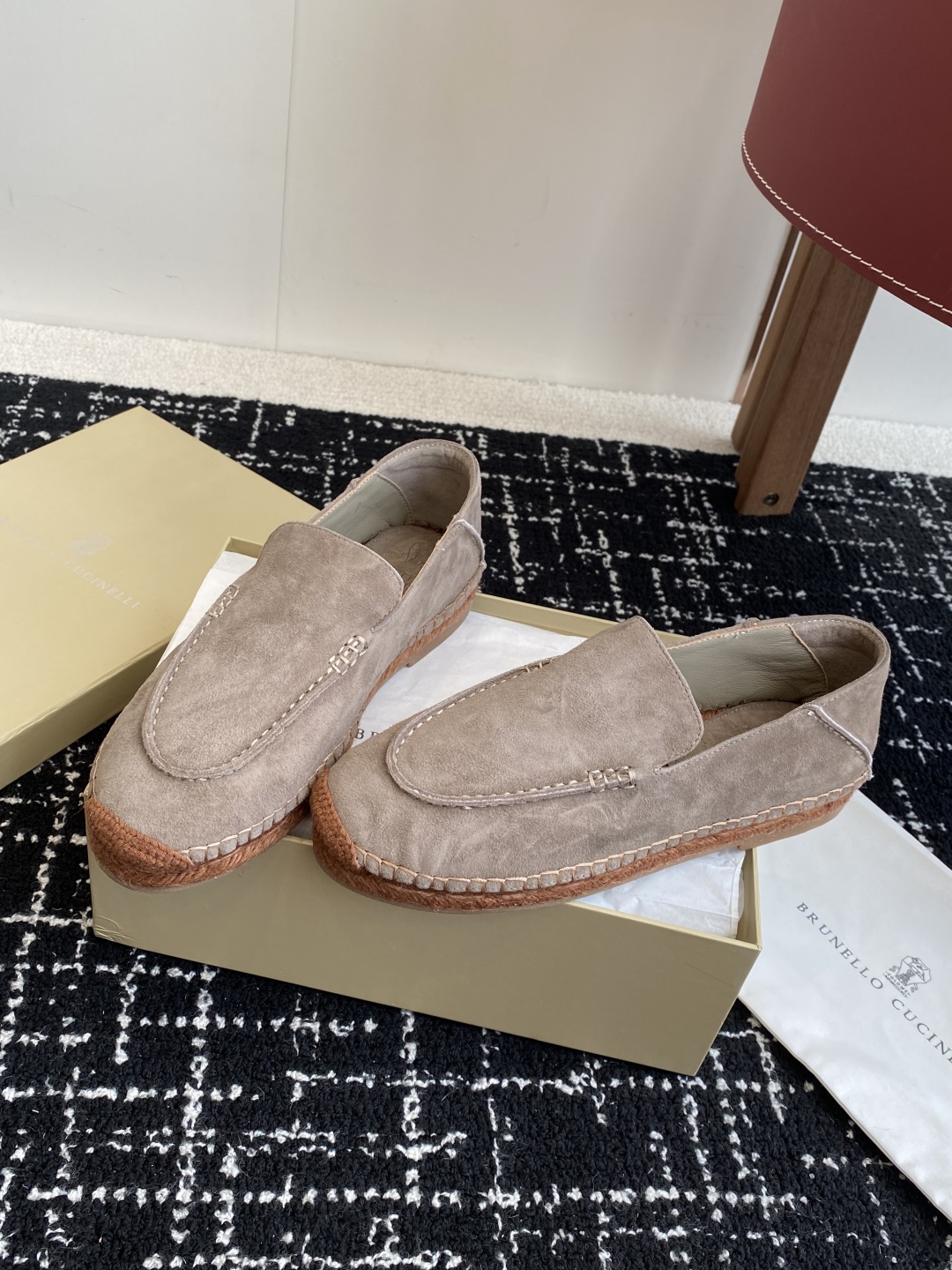 
brunello cucinelli 25ss 春夏新款 渔夫鞋 BC经典 半拖

制作工艺相当麻烦，