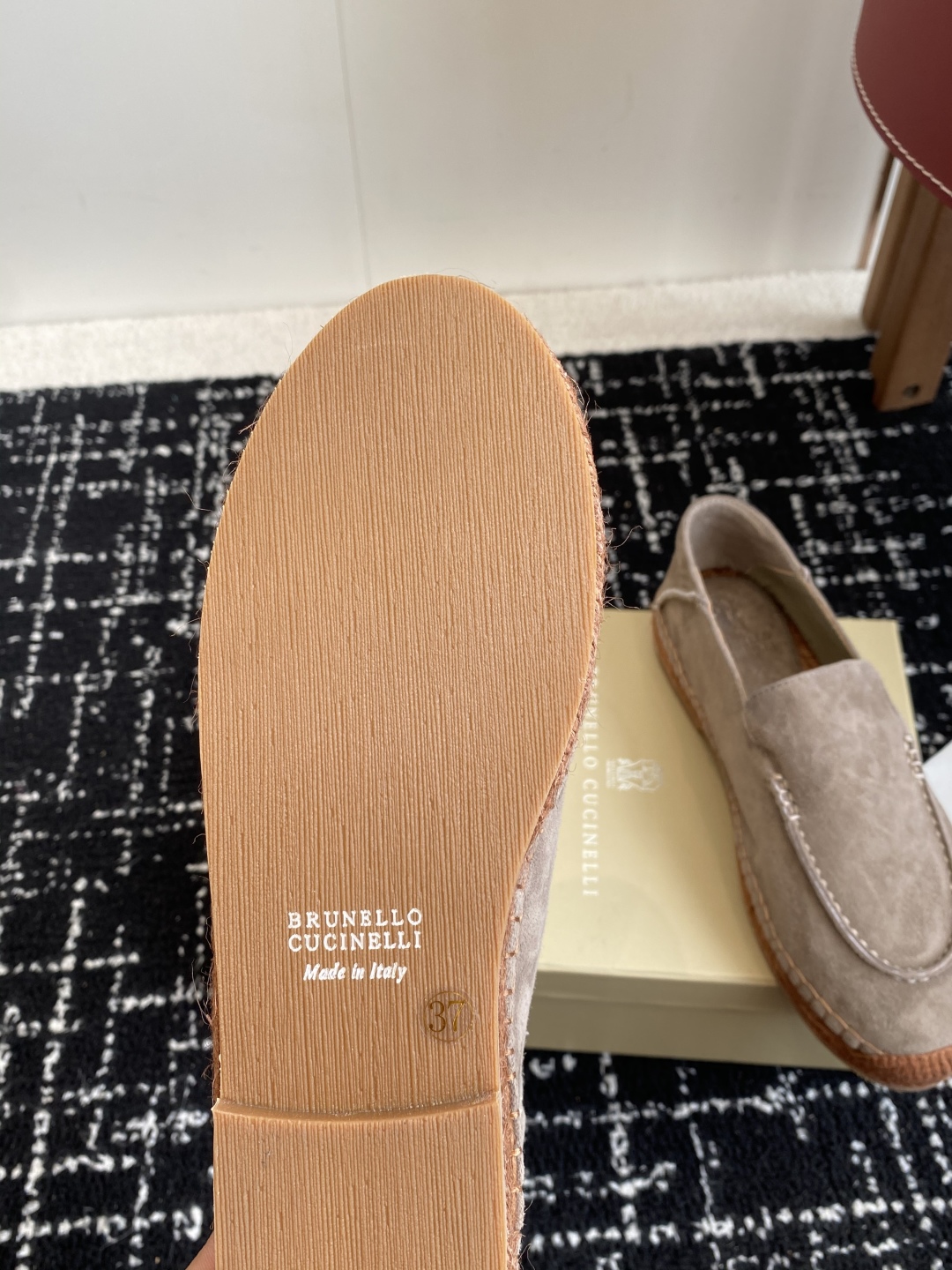 
brunello cucinelli 25ss 春夏新款 渔夫鞋 BC经典 半拖

制作工艺相当麻烦，