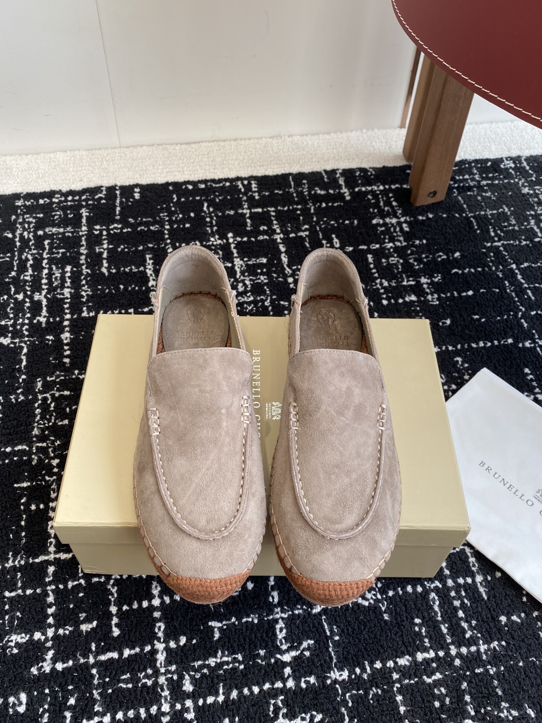
brunello cucinelli 25ss 春夏新款 渔夫鞋 BC经典 半拖

制作工艺相当麻烦，