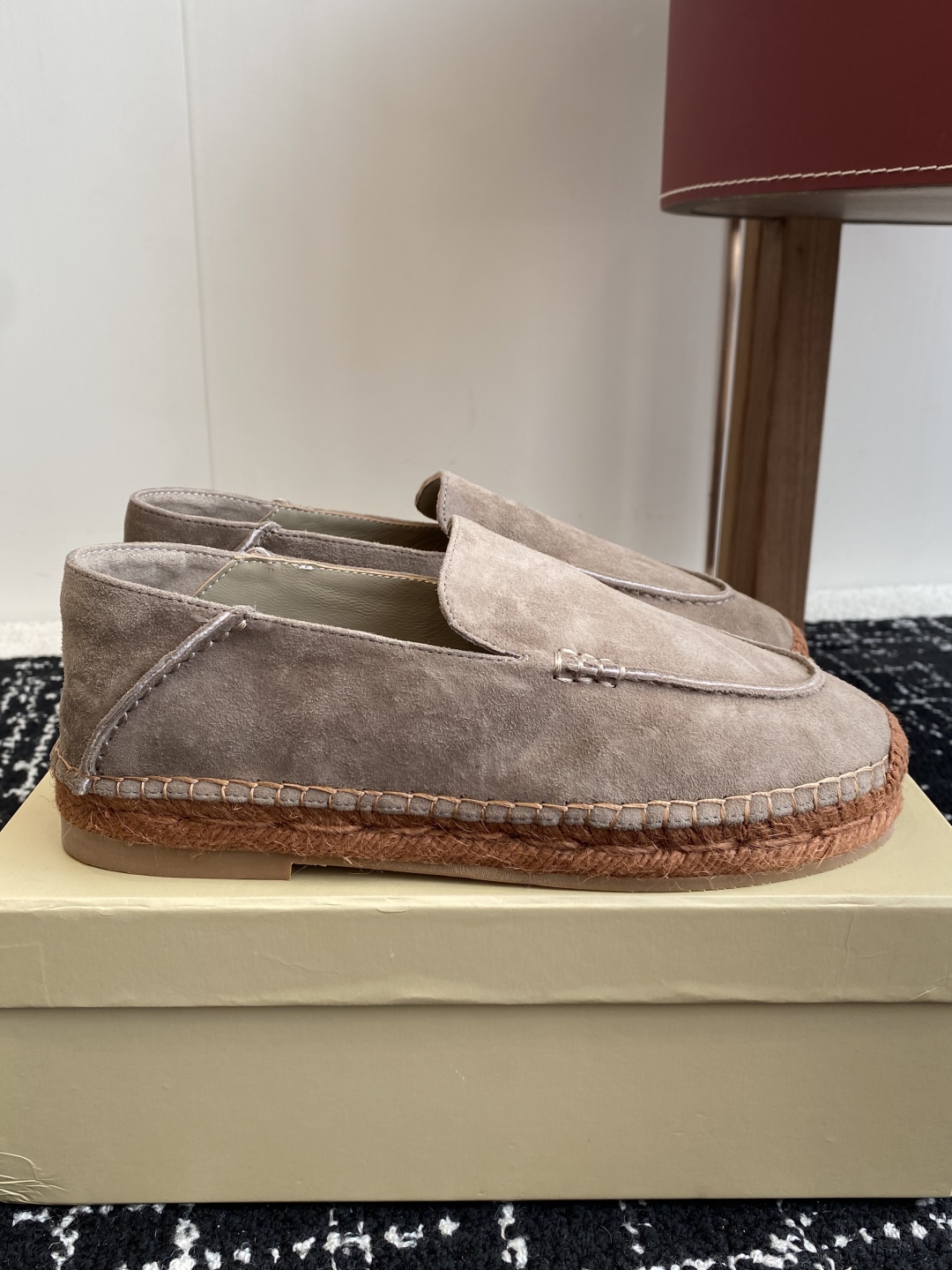 
brunello cucinelli 25ss 春夏新款 渔夫鞋 BC经典 半拖

制作工艺相当麻烦，