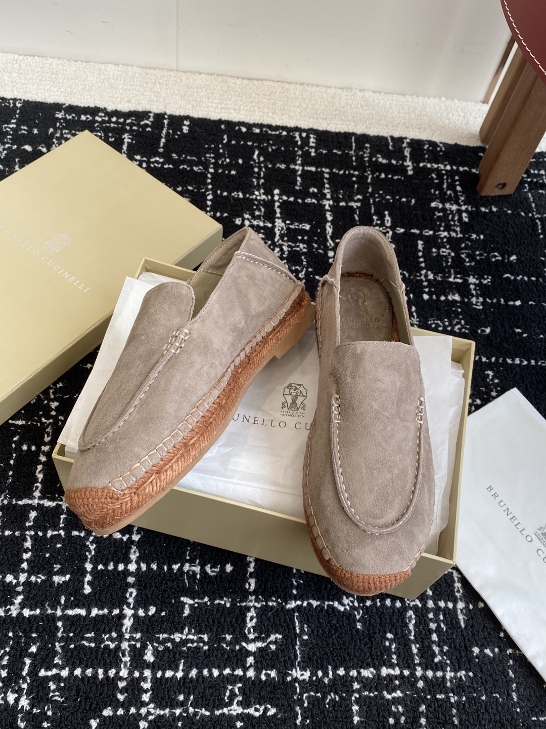 
brunello cucinelli 25ss 春夏新款 渔夫鞋 BC经典 半拖

制作工艺相当麻烦，