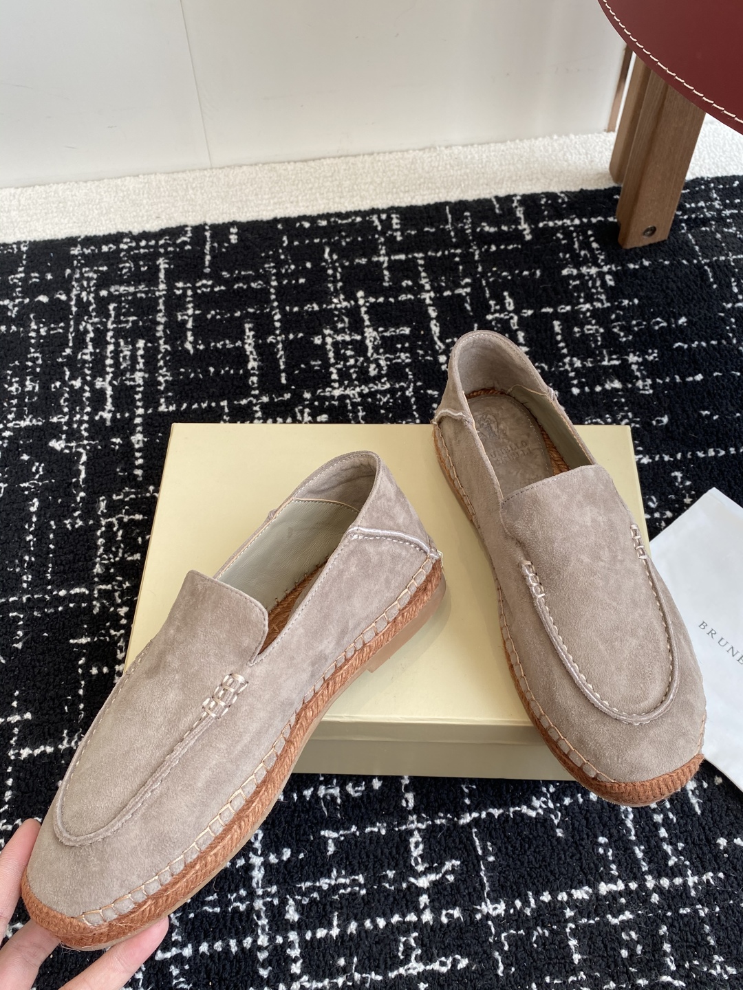 
brunello cucinelli 25ss 春夏新款 渔夫鞋 BC经典 半拖

制作工艺相当麻烦，