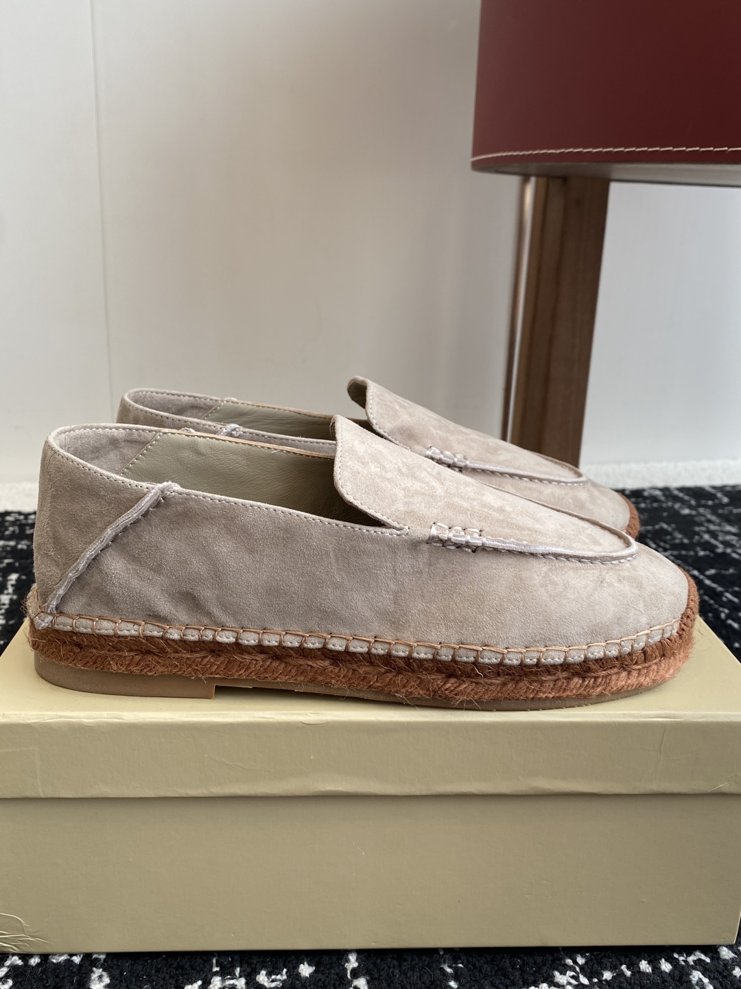 
brunello cucinelli 25ss 春夏新款 渔夫鞋 BC经典 半拖

制作工艺相当麻烦，