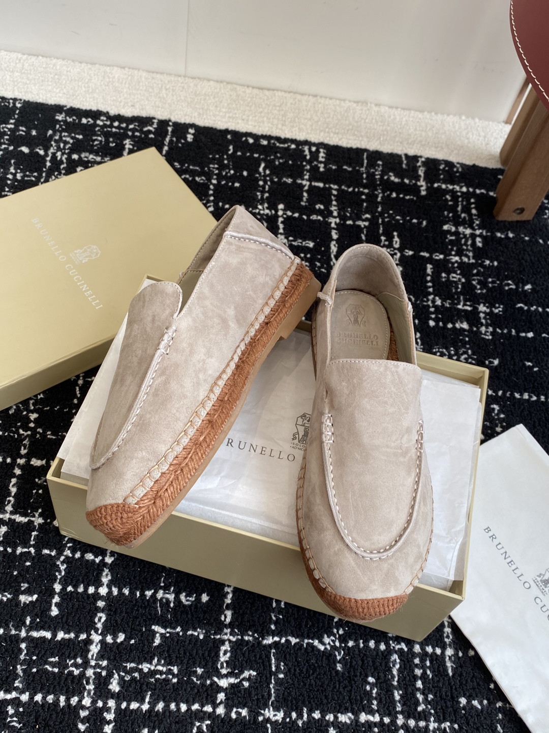 
brunello cucinelli 25ss 春夏新款 渔夫鞋 BC经典 半拖

制作工艺相当麻烦，