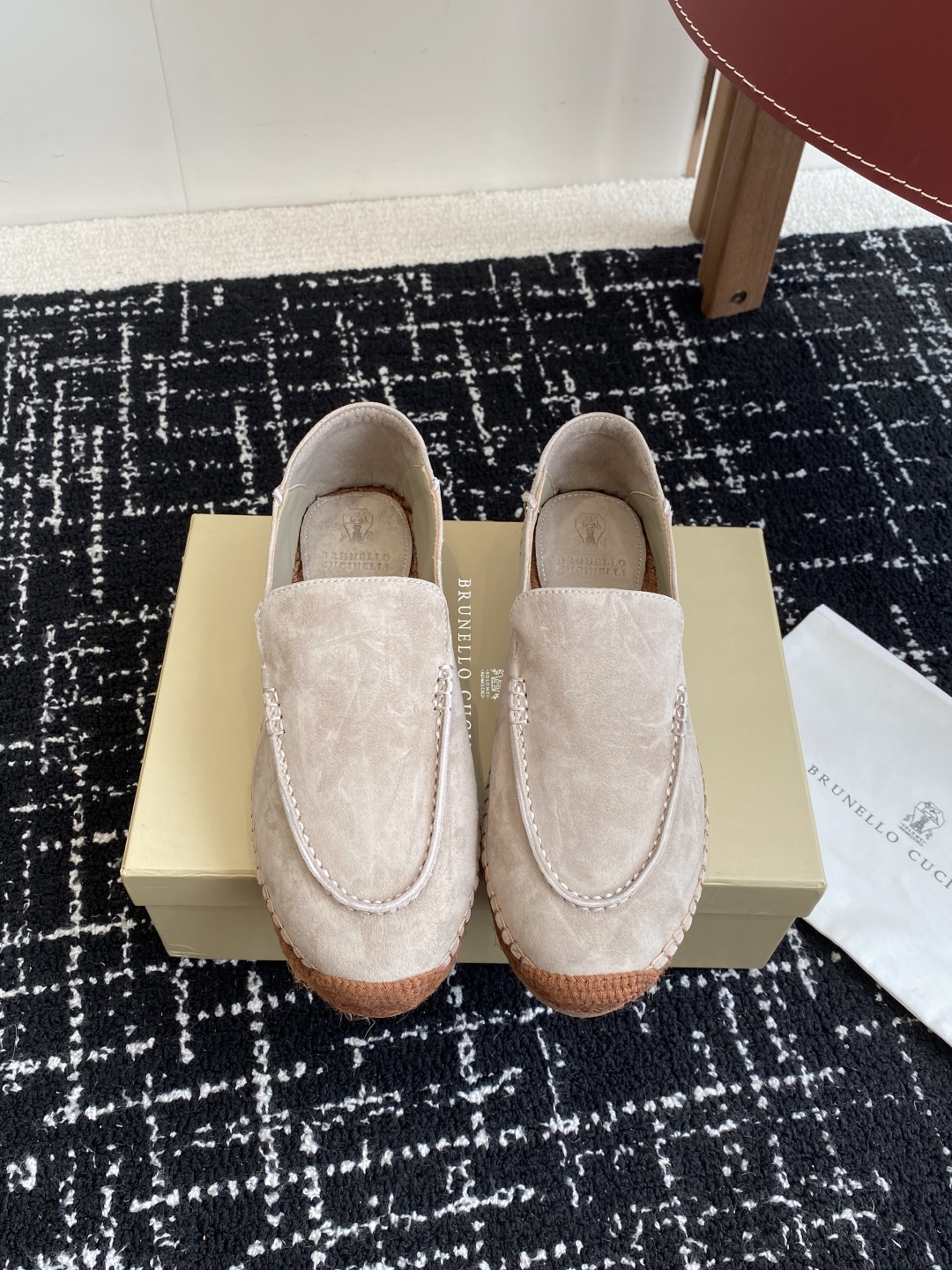
brunello cucinelli 25ss 春夏新款 渔夫鞋 BC经典 半拖

制作工艺相当麻烦，