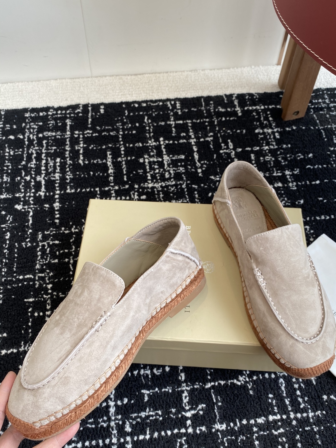
brunello cucinelli 25ss 春夏新款 渔夫鞋 BC经典 半拖

制作工艺相当麻烦，
