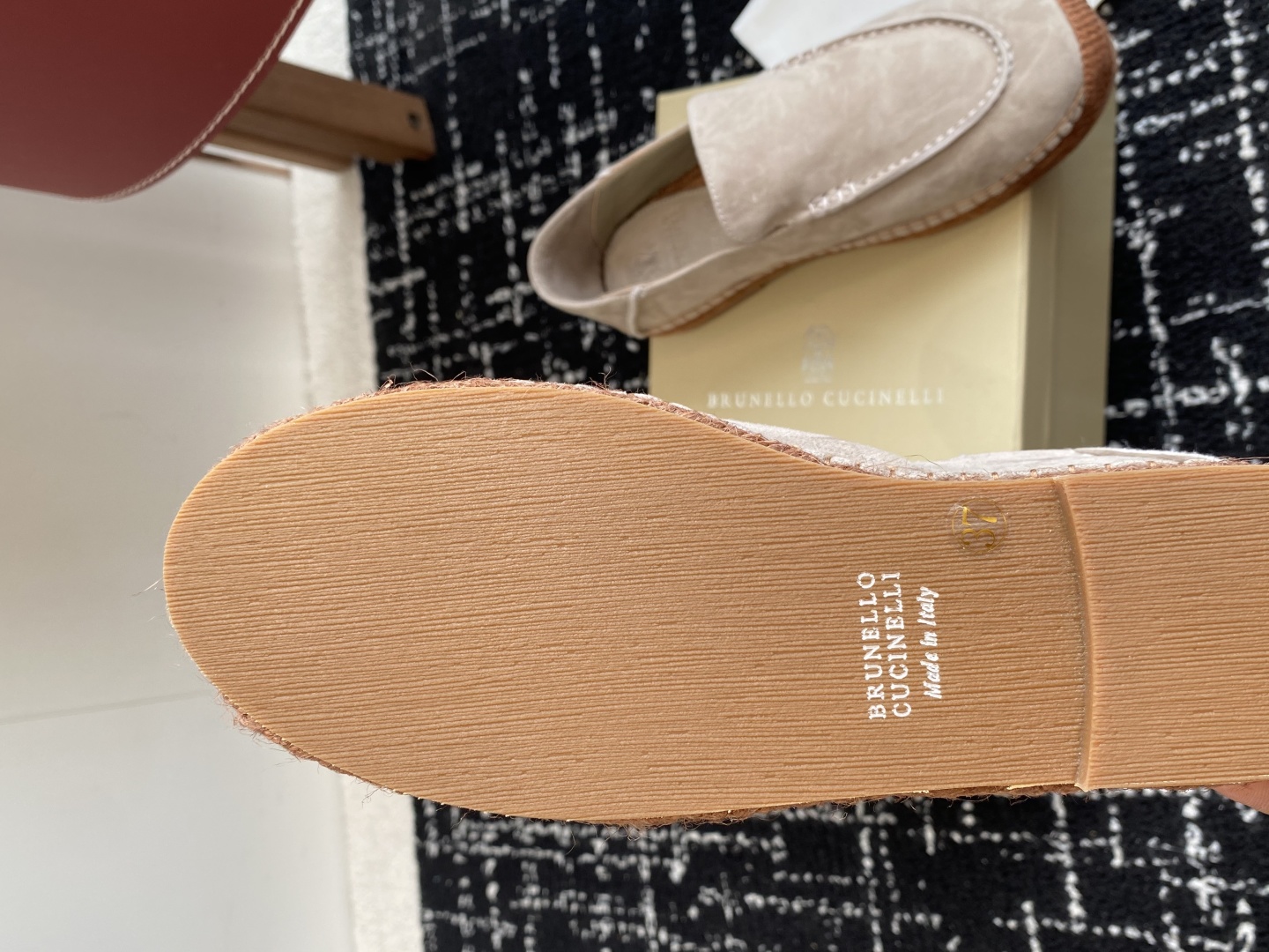 
brunello cucinelli 25ss 春夏新款 渔夫鞋 BC经典 半拖

制作工艺相当麻烦，