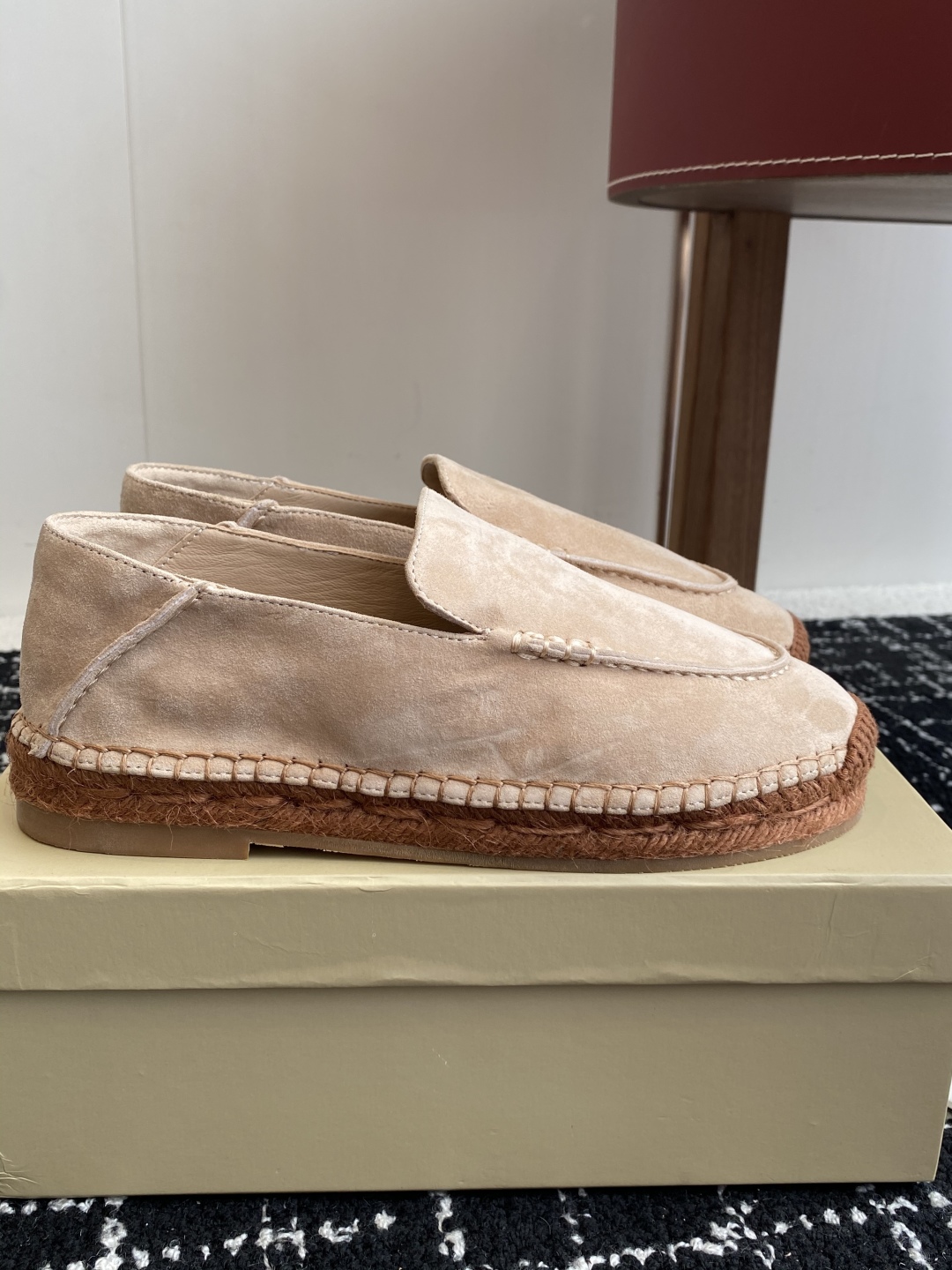 
brunello cucinelli 25ss 春夏新款 渔夫鞋 BC经典 半拖

制作工艺相当麻烦，